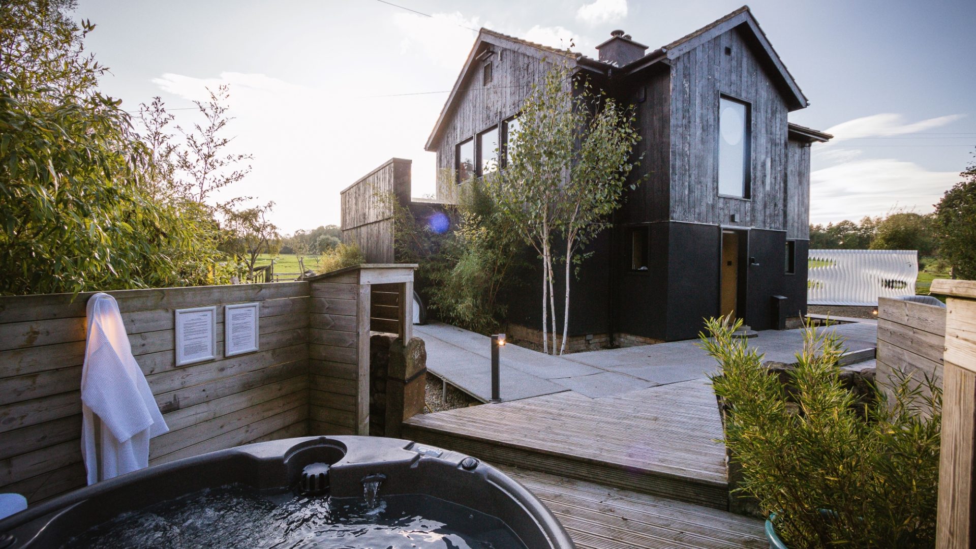 Exterior of New York Public Library with hot tub.
