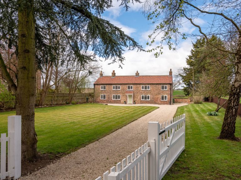 luxury holiday cottage with hot tub