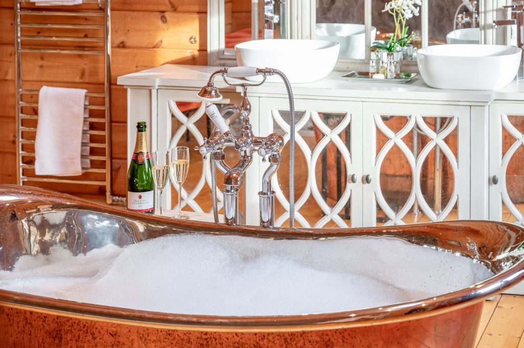 Log cabins with hot tubs