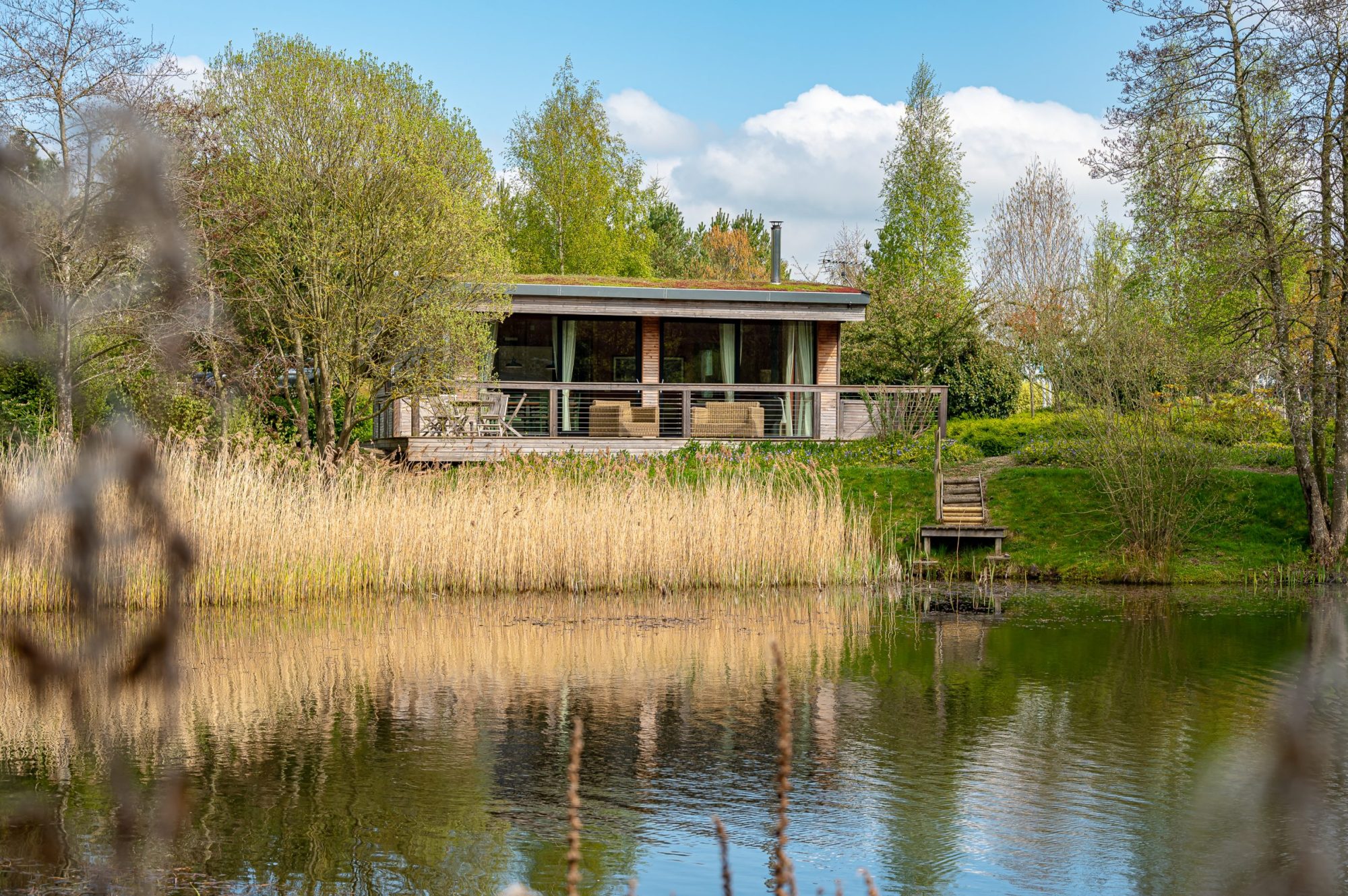 lakeside luxury lodge