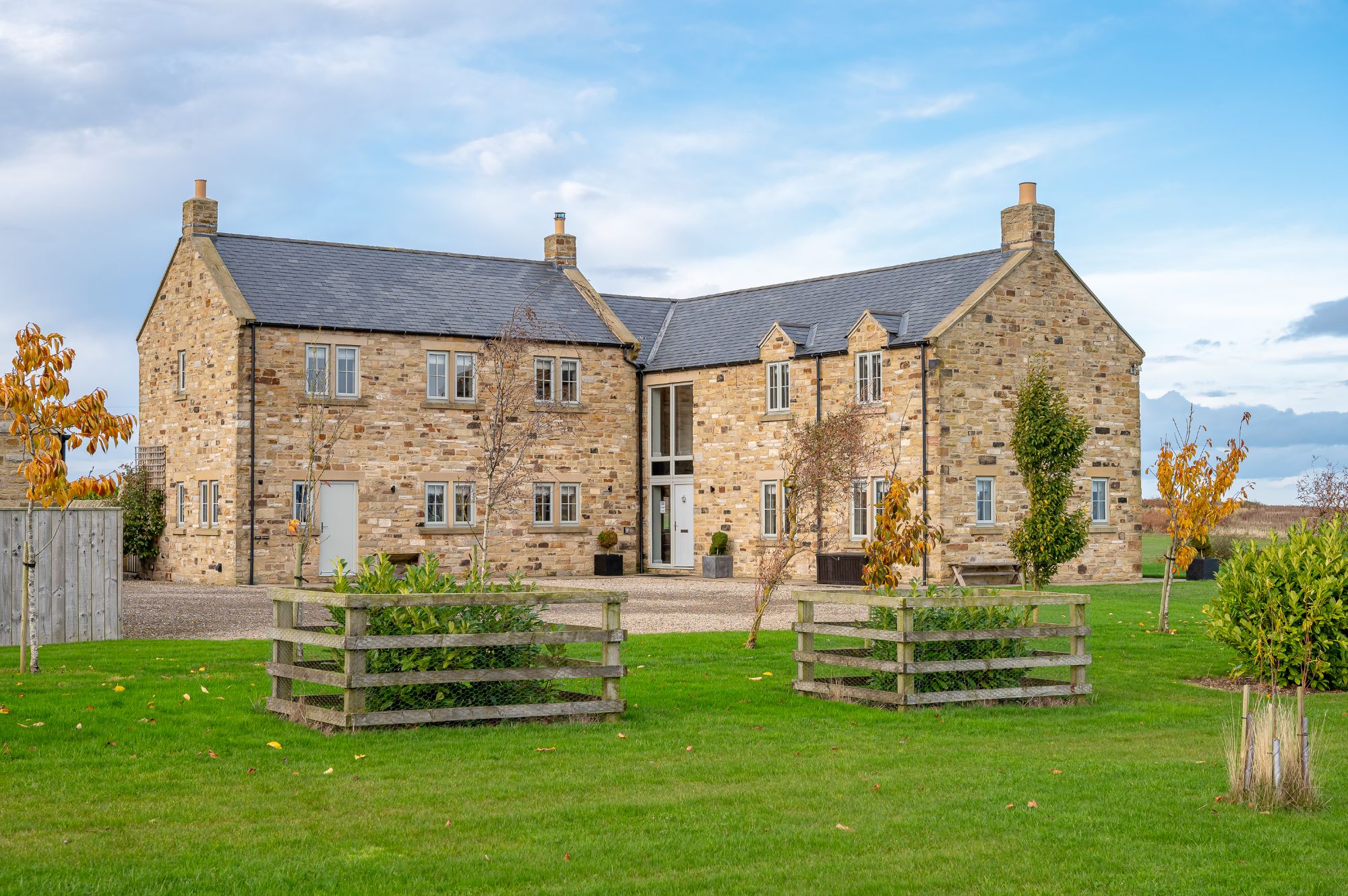 large Cottage with a hot tub