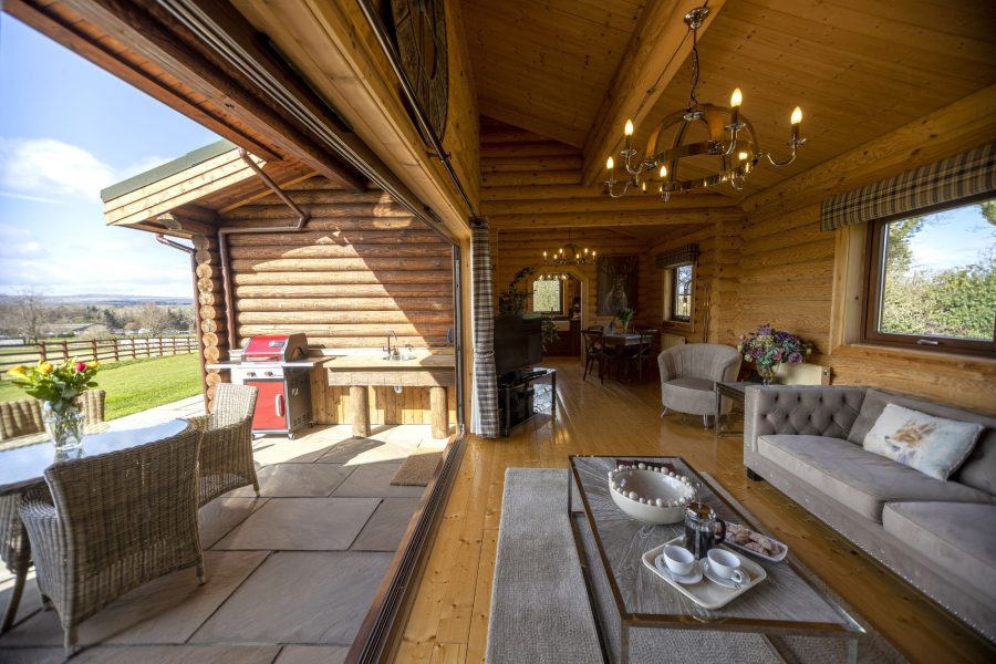 Luxury Lodge with a hot tub