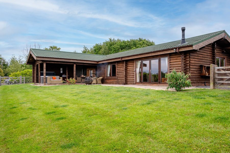 log cabin with hot tub yorkshire