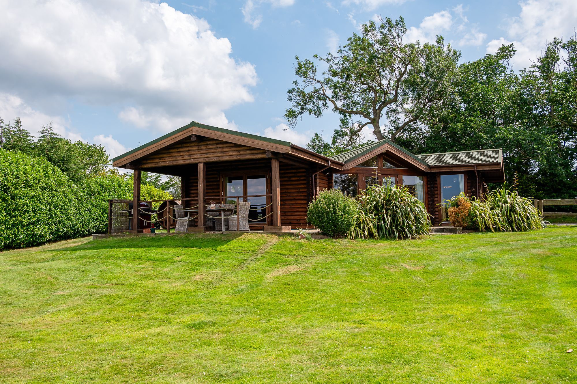 hot tub and sauna lodges