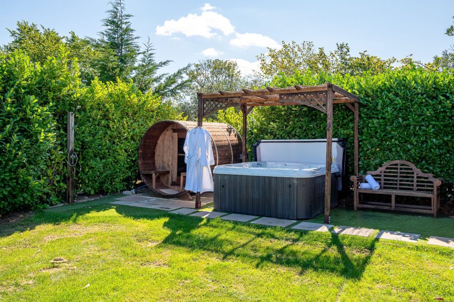 hot tub log cabin