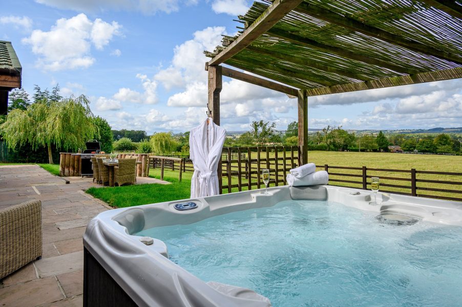 Log cabins with hot tubs