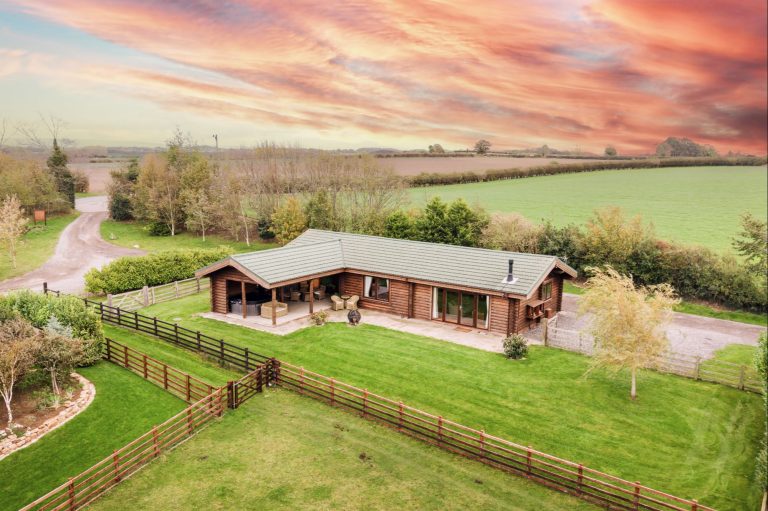log cabins with hot tubs