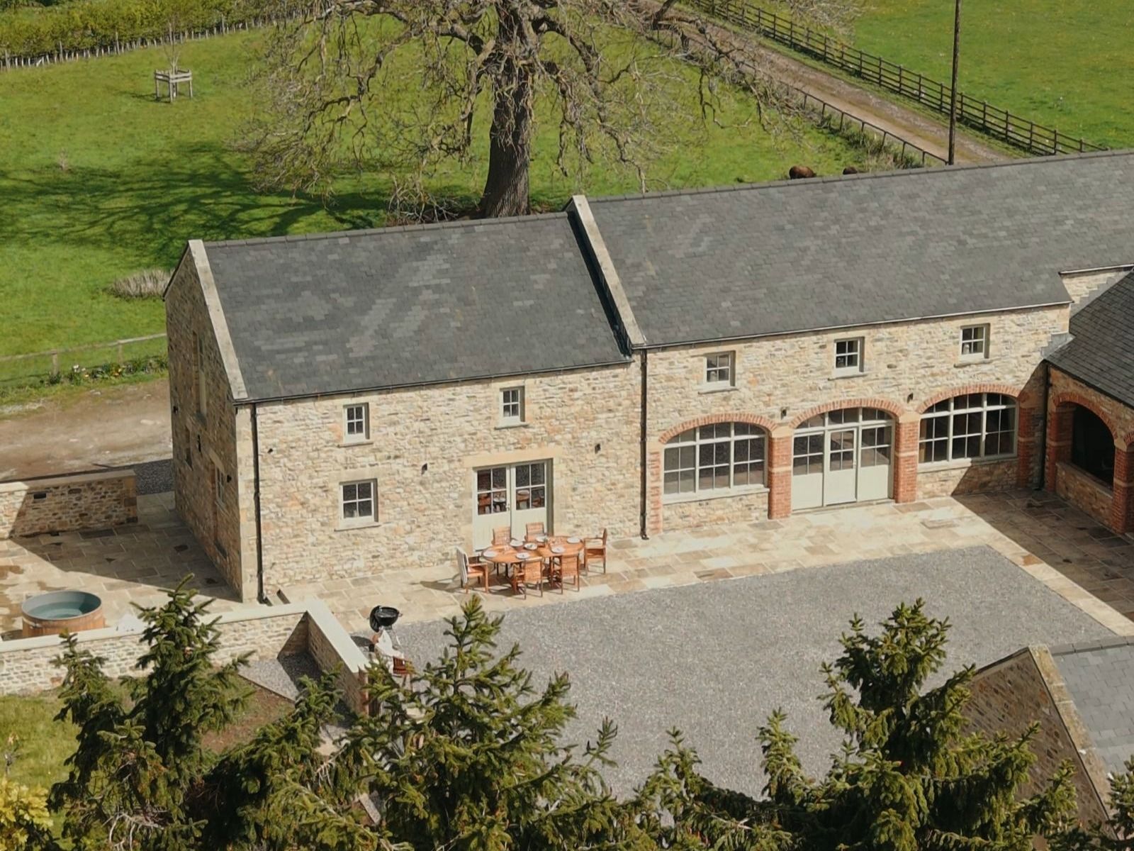 Hollins Barn image 0